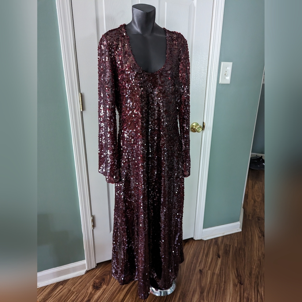 NWT Zara Limited Edition Burgundy Sequin Dress, Size L
